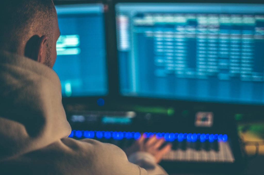 Gratis website laten maken met eigen domeinnaam?